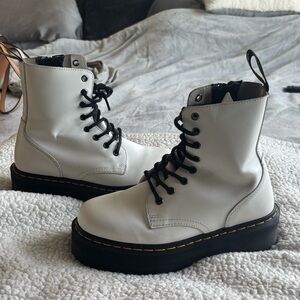 Doc Marten original 1460 White Quilon Leather combat lase-up Boot, W8, M7, GUC